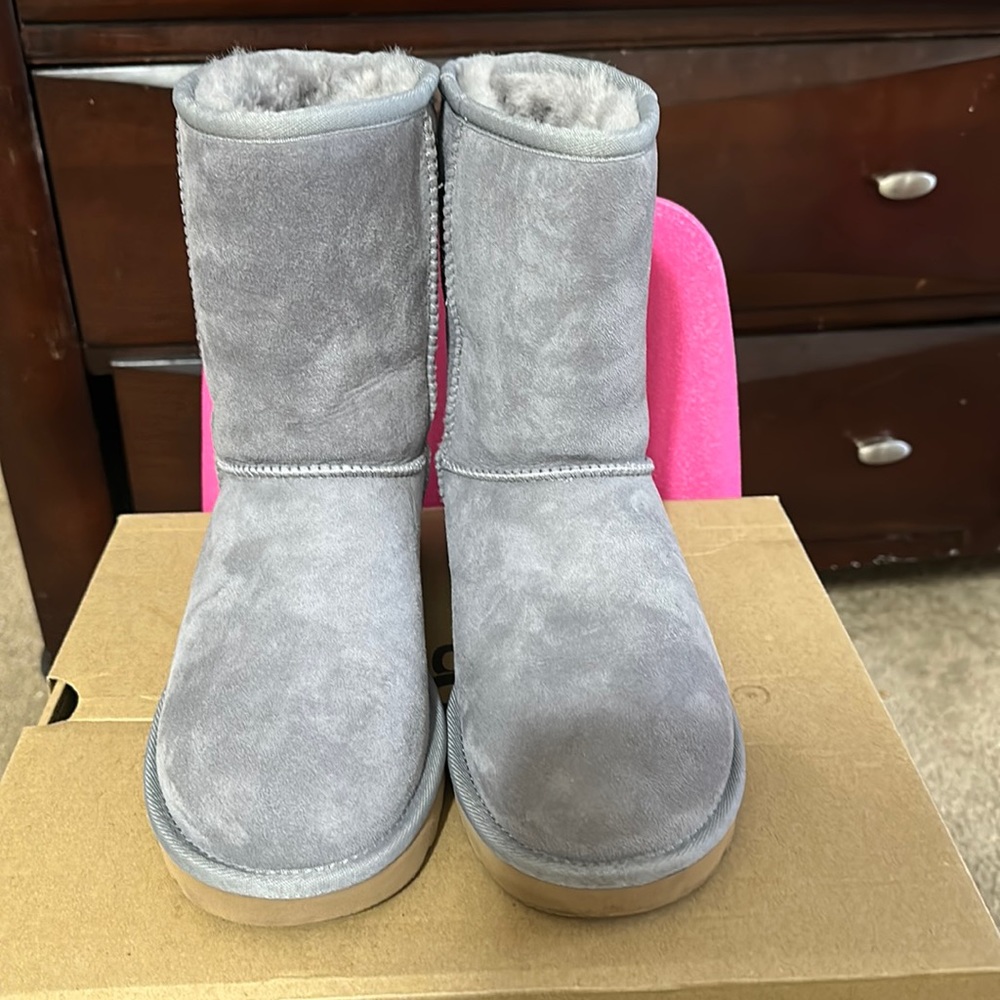 Uggs, woman’s size 7. Smoked amethyst.